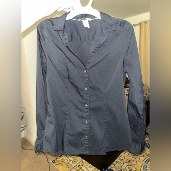 2 H & M button up blouses - Picture 2 of 5